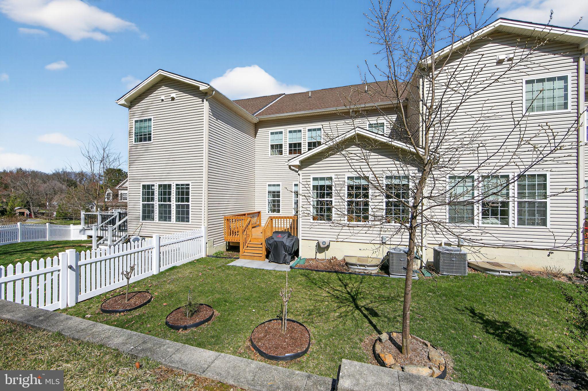 WESTHAMPTON - Residential