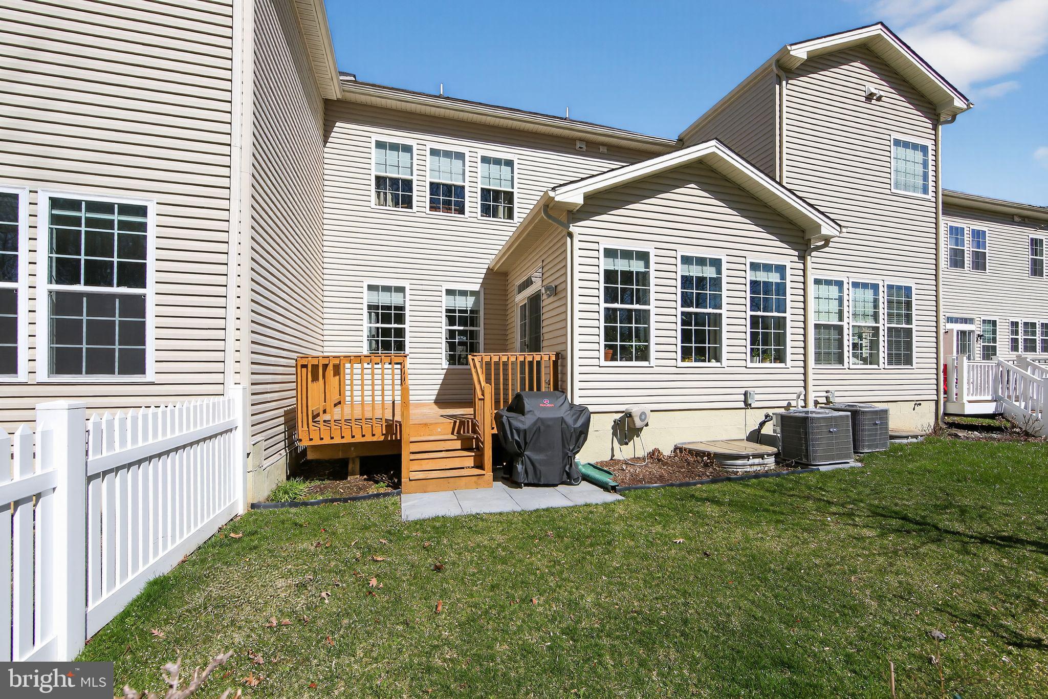 WESTHAMPTON - Residential