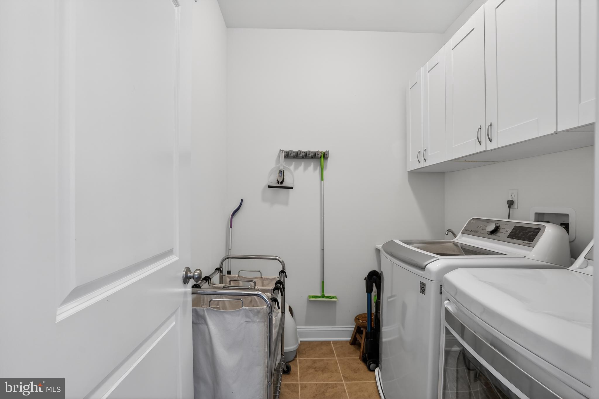 WESTHAMPTON - Residential