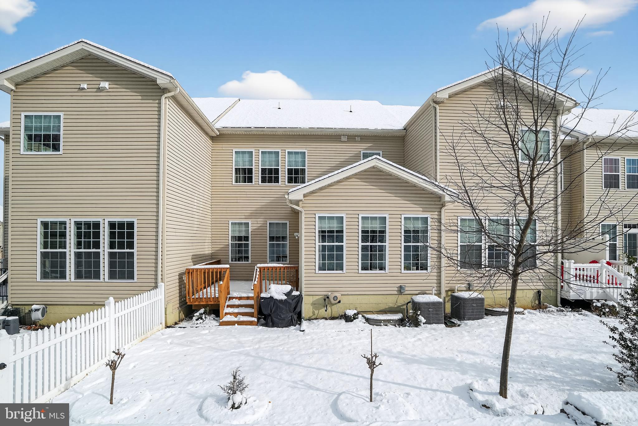 WESTHAMPTON - Residential