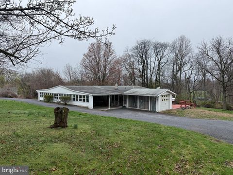 Photo of 21 Crest Lane, PALMYRA, PA 17078 (MLS # PALN2025464)