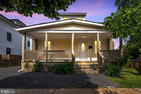 703 N BARTON STREET N ARLINGTON VA 22201