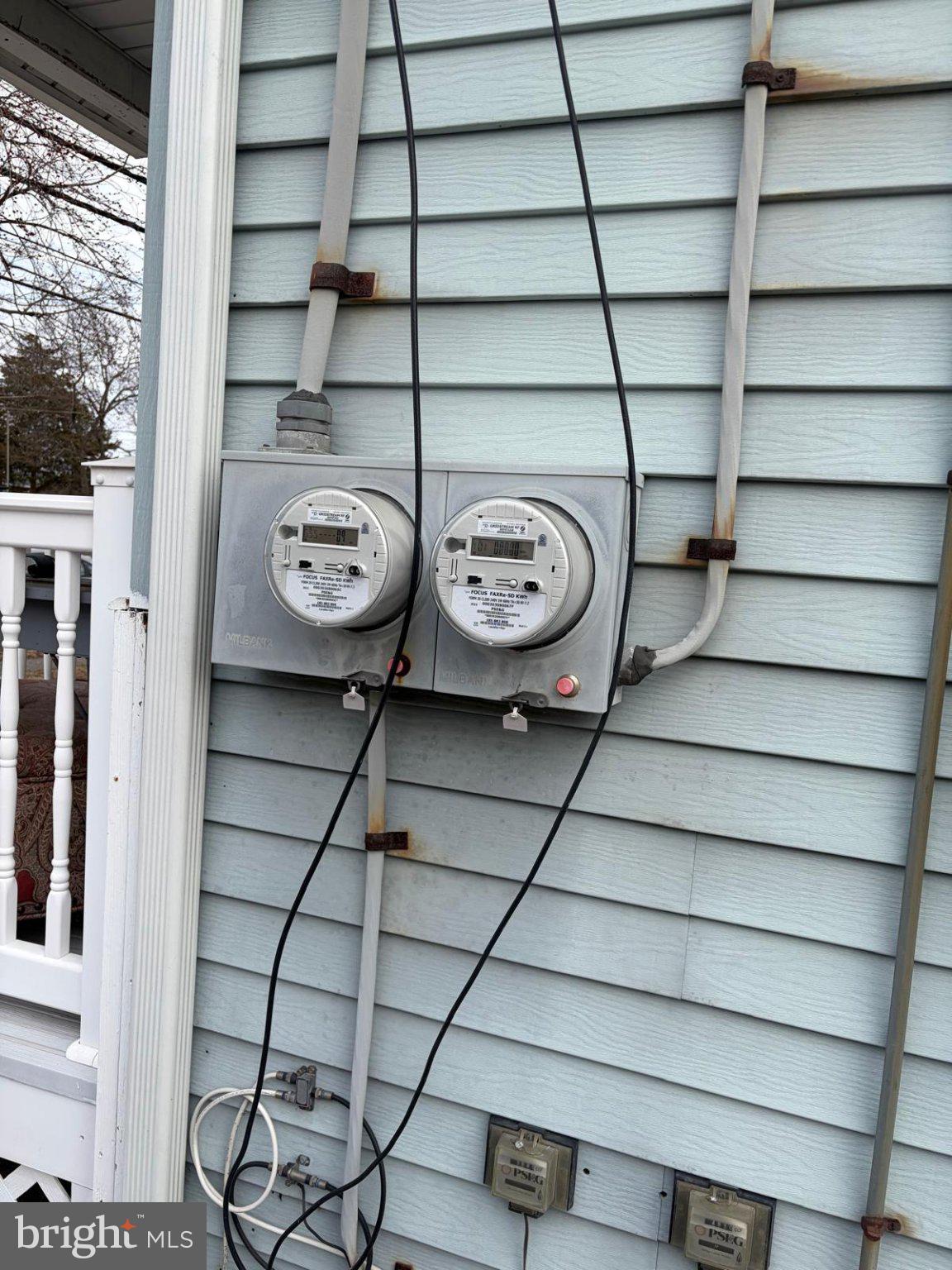 22 E THOMPSON AVENUE