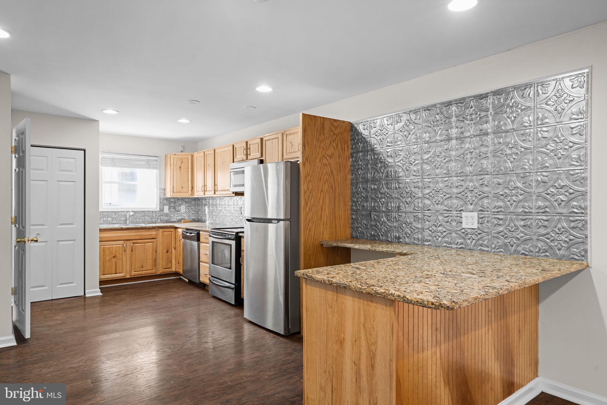 2054 SANSOM STREET 2ND FLOOR