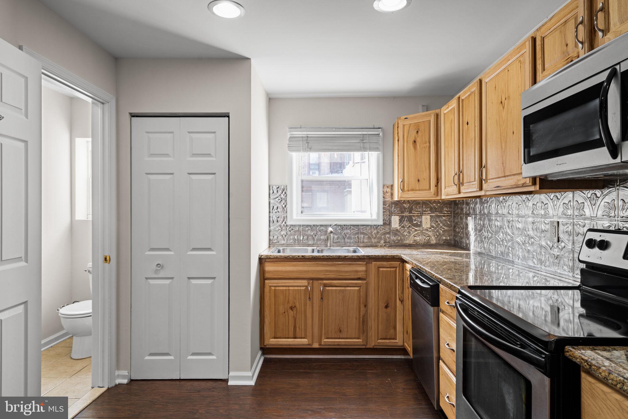 2054 SANSOM STREET 2ND FLOOR