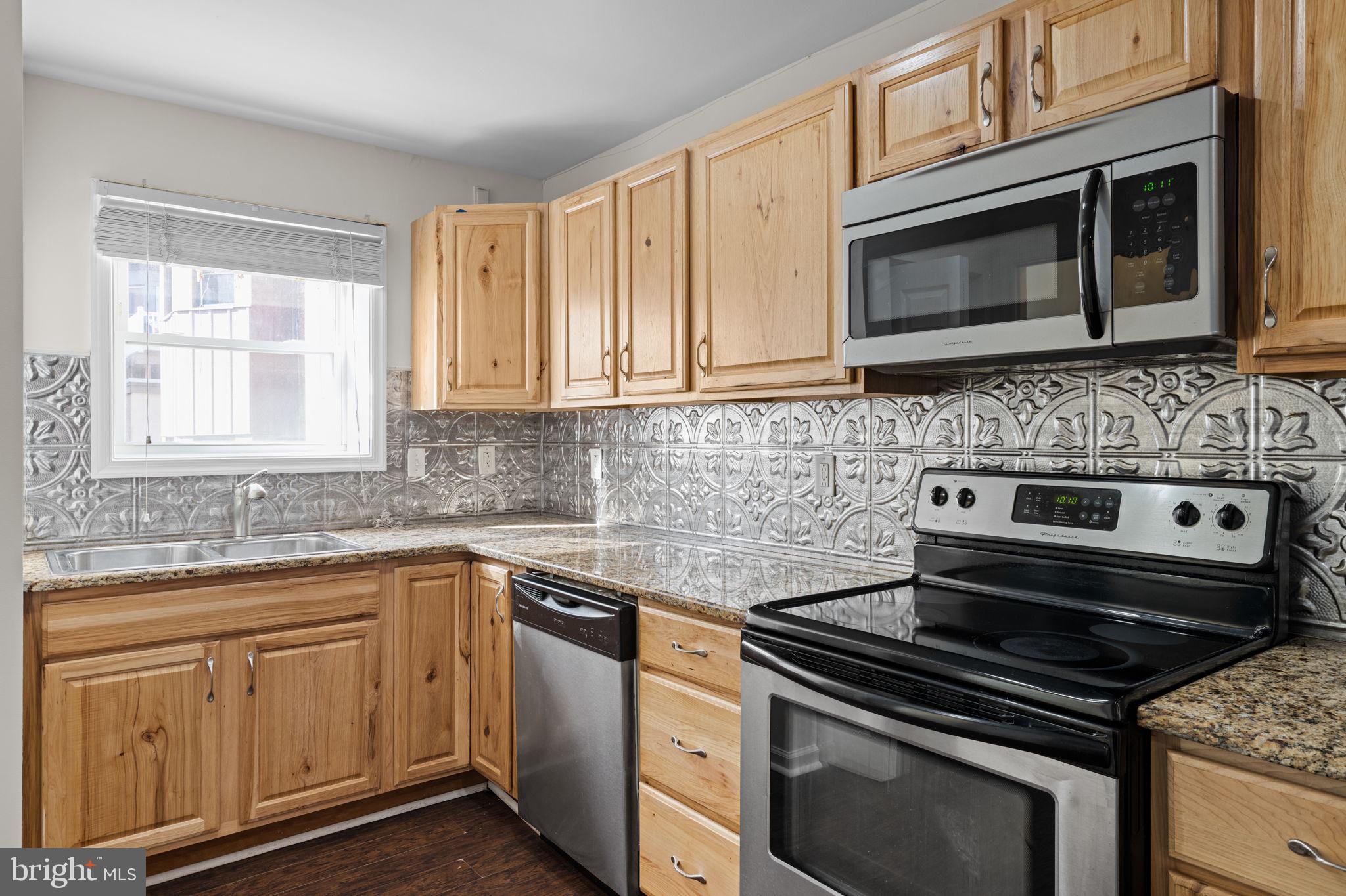 2054 SANSOM STREET 2ND FLOOR