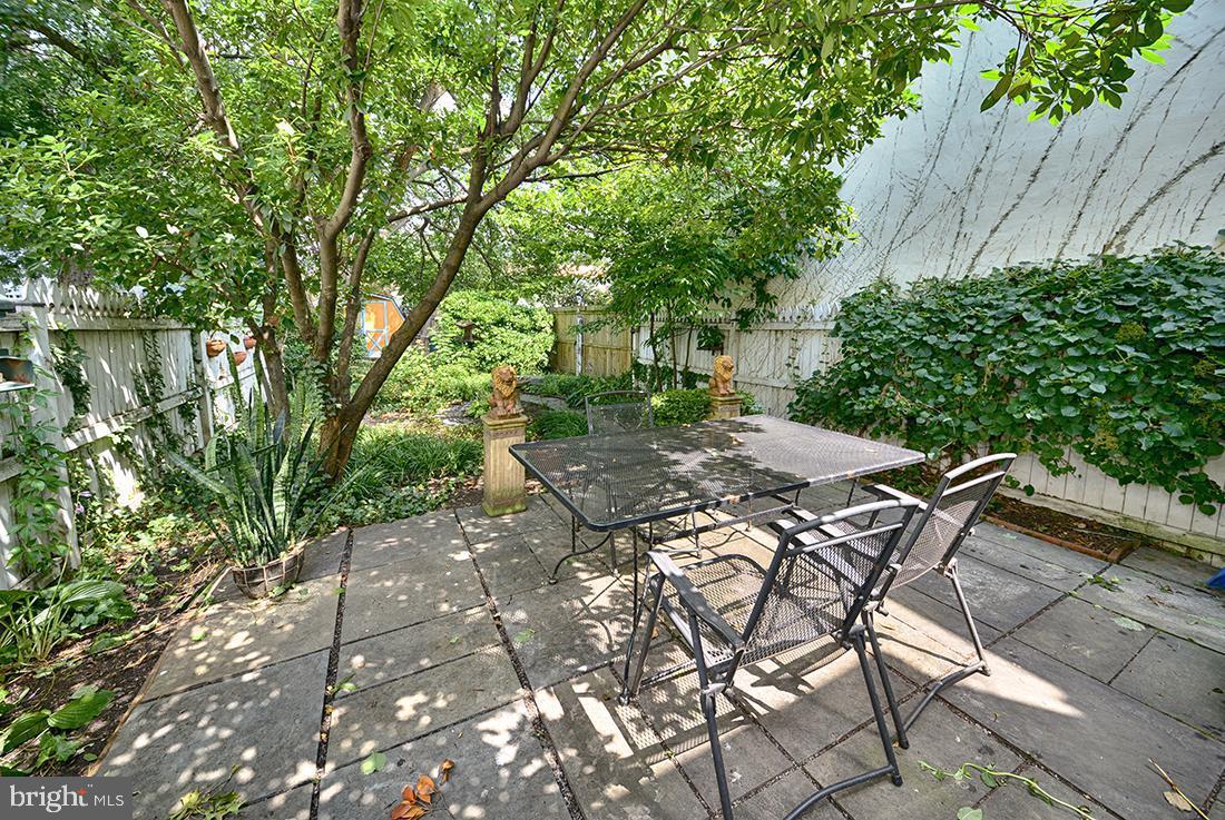 OLD TOWN - Residential Lease