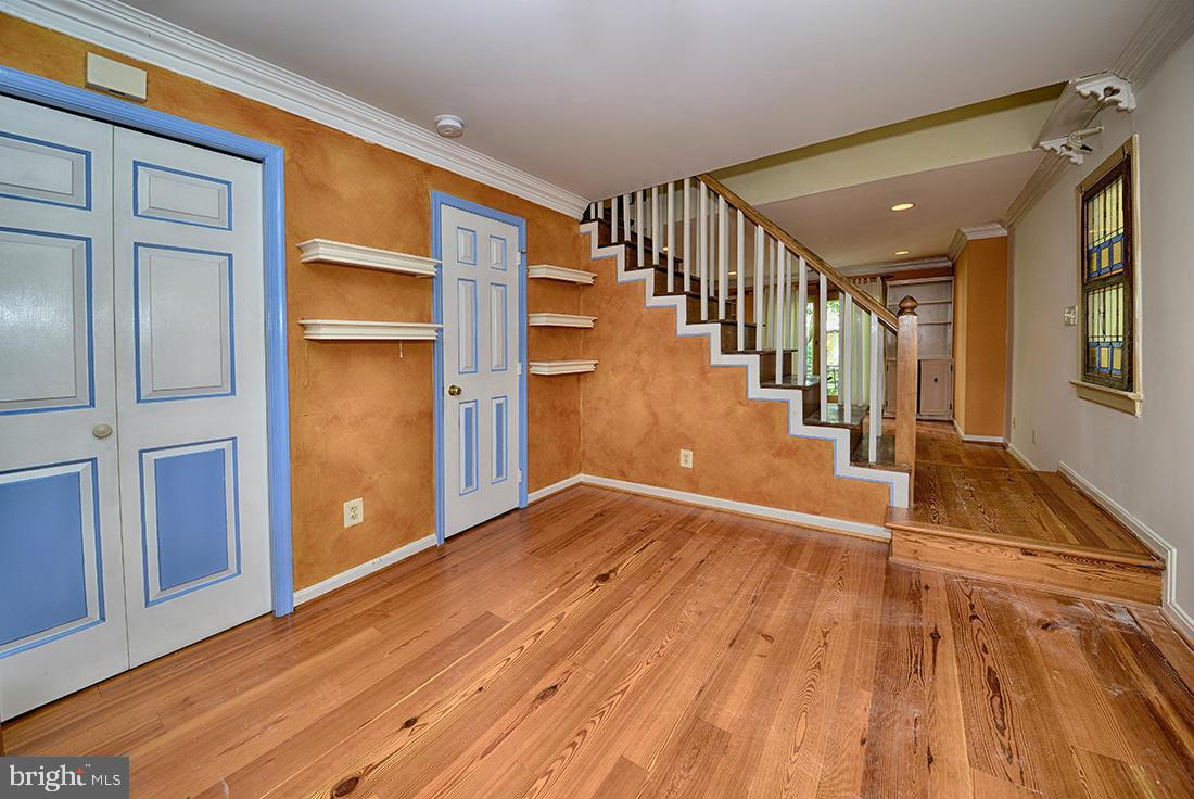 OLD TOWN - Residential Lease