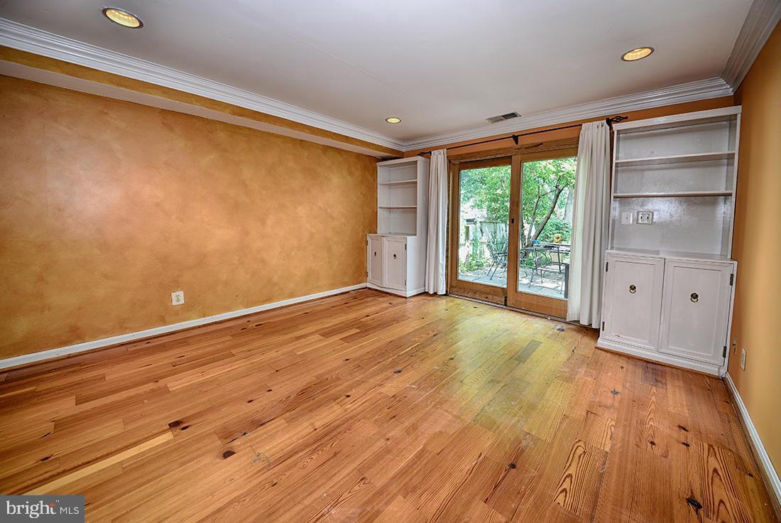 OLD TOWN - Residential Lease