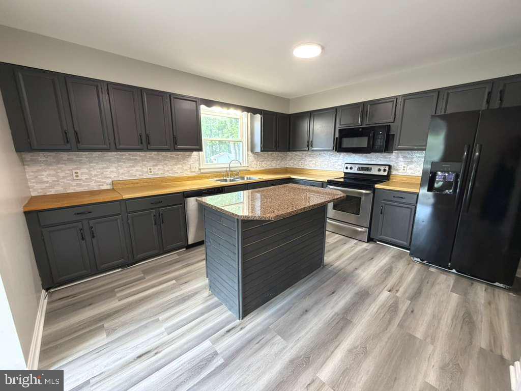 HERITAGE OAKS - Residential