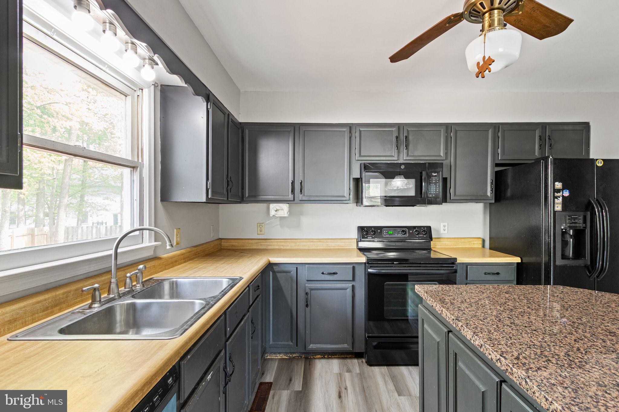 HERITAGE OAKS - Residential