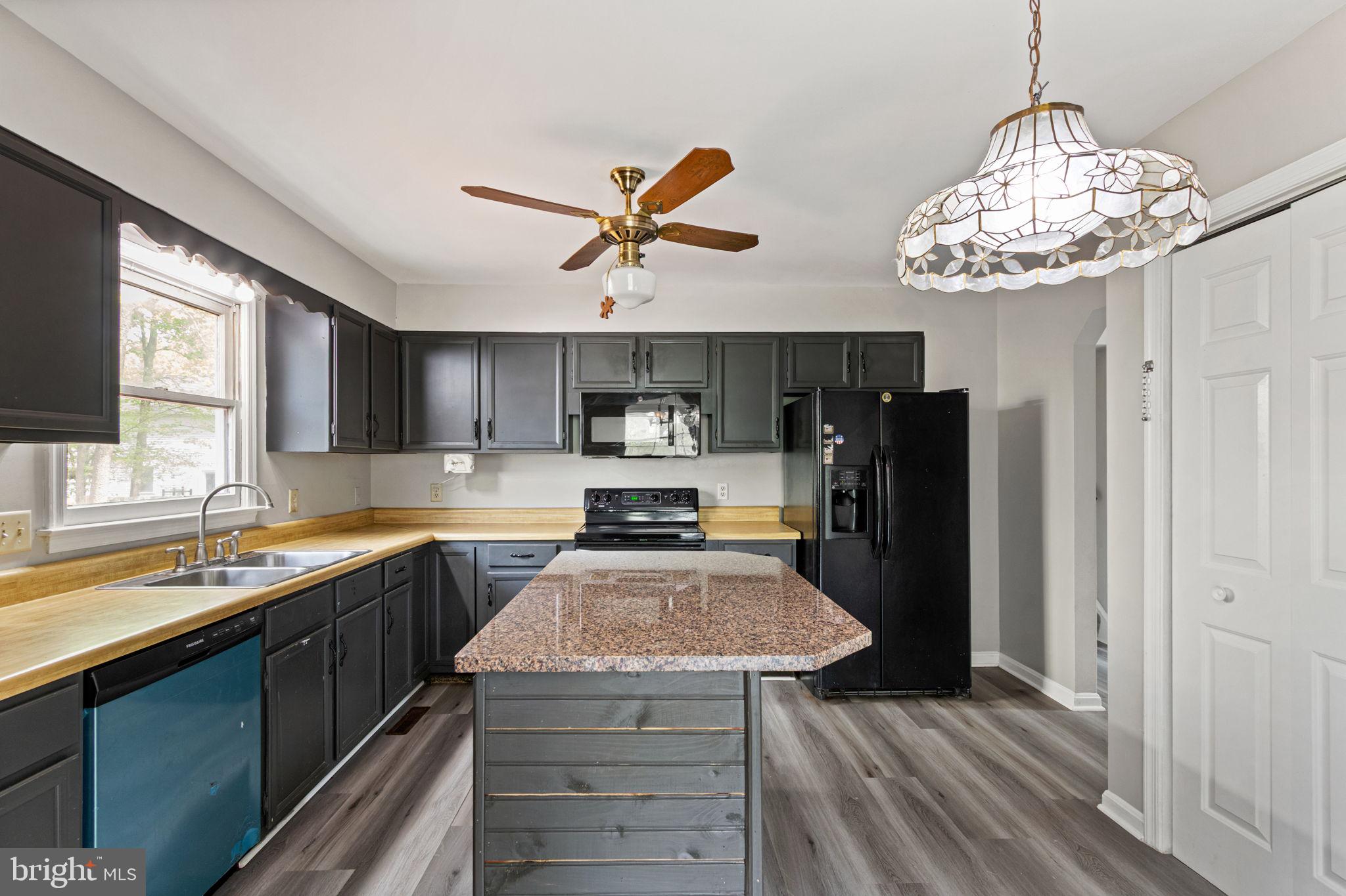 HERITAGE OAKS - Residential