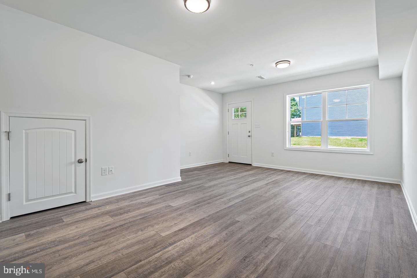 756 BUR OAK COURT