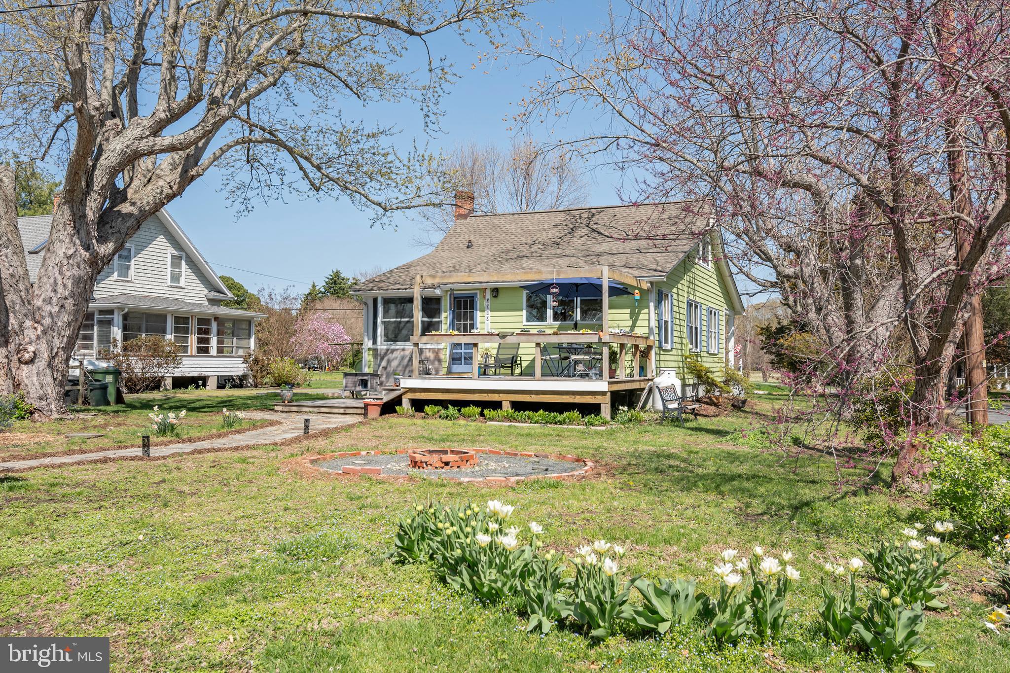 8858 HOWETH ROAD