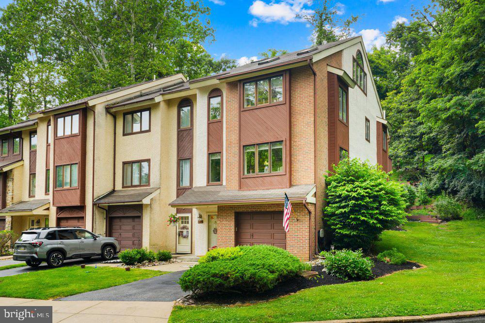 300 WESTBRIAR DRIVE