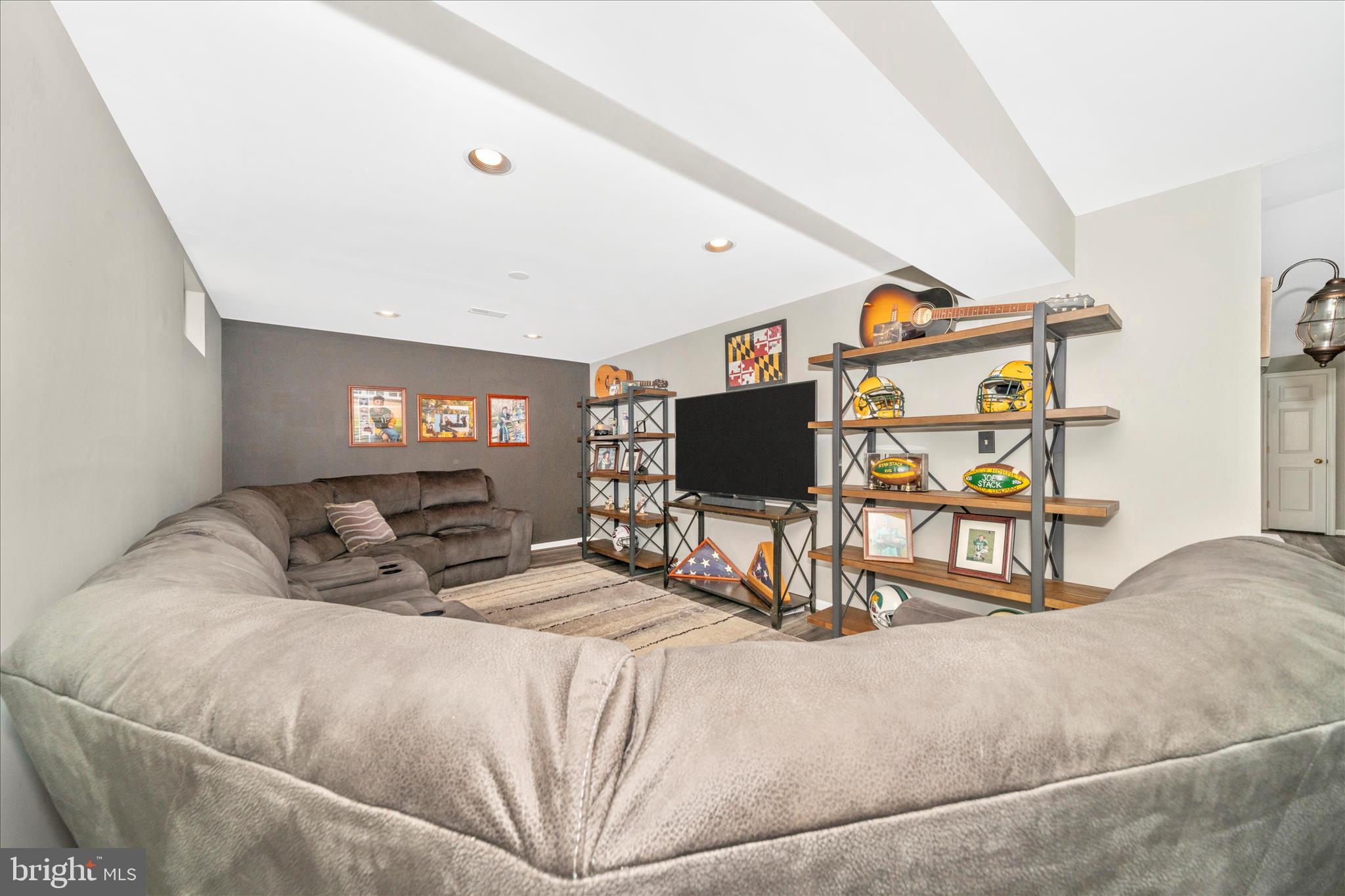 COUNTY VIEW - Residential