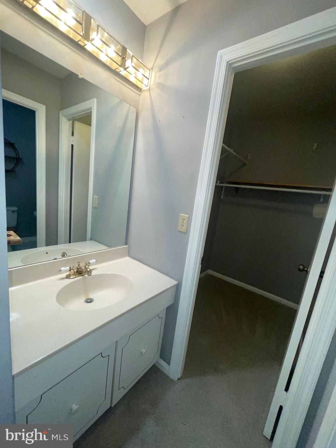 RESTON - Residential Lease