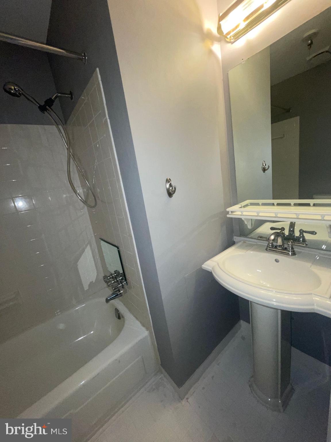 RESTON - Residential Lease