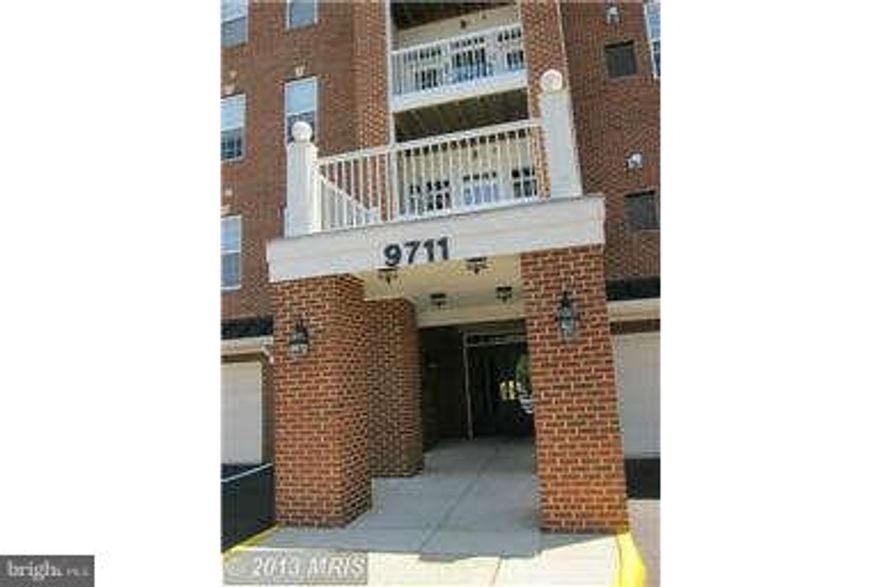 2BD/2BTH condo in The Reserve Condominiums! Spacious unit. Bright open kitchen. Master suite that features soaking tub & separate shower! Amenities include playground and swimming pool! Nearby shopping & dining! Visit the golf course or take a stroll at Bull Run Park! Easy access to Rt 28, I-66, & Fairfax County Parkway!
