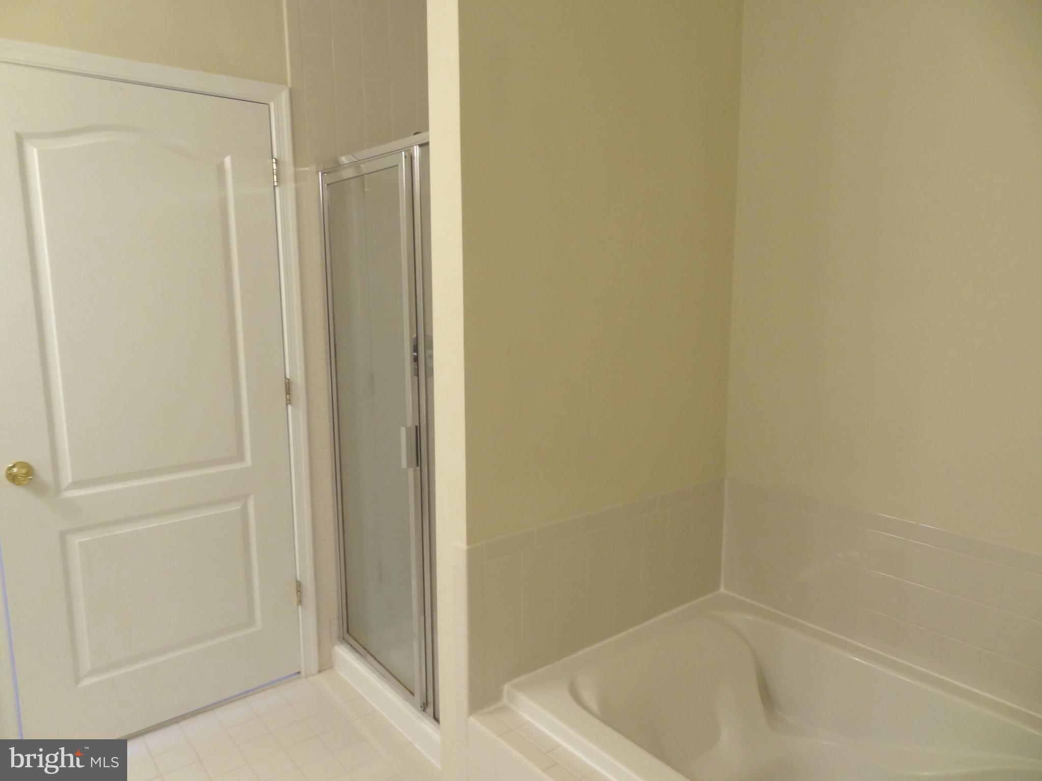 THE RESERVE CONDOMINIUMS - Residential Lease