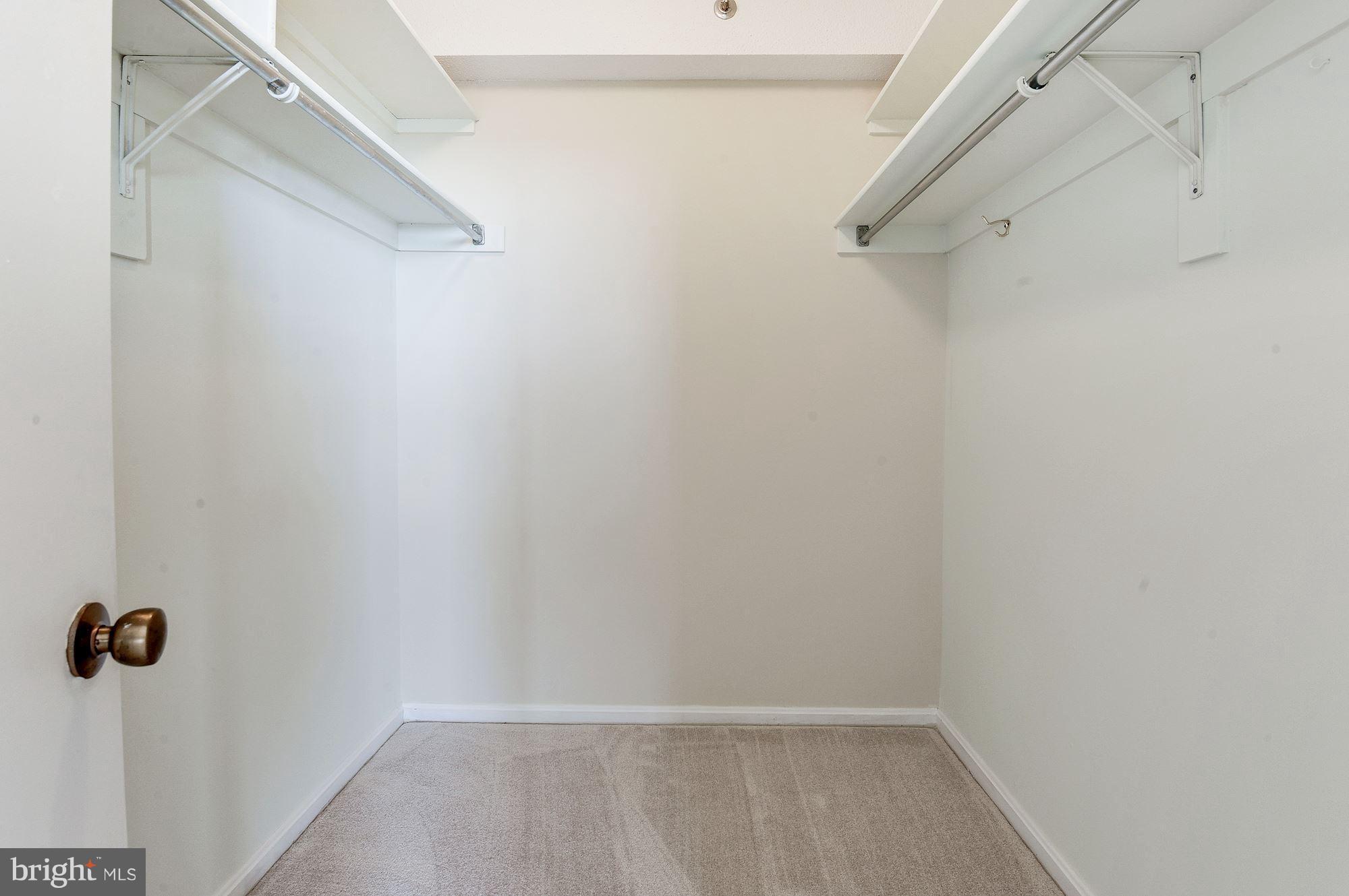 SKYLINE HOUSE - Residential