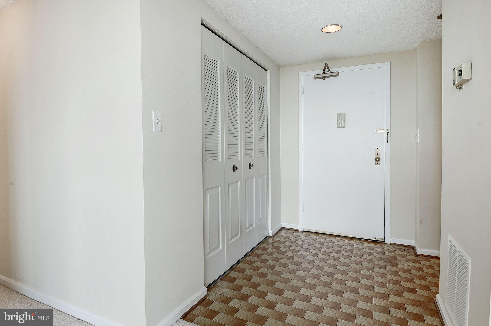 SKYLINE HOUSE - Residential