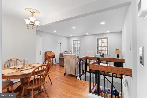 509 Bashford Lane Unit 1, Alexandria, VA MLS: VAAX2042836