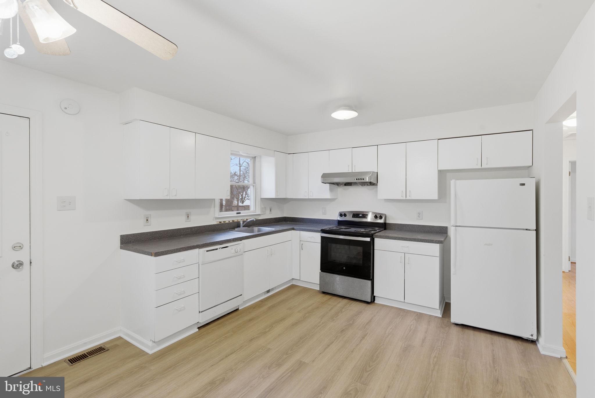 HOLLYWOOD ON THE HILL - Residential Lease