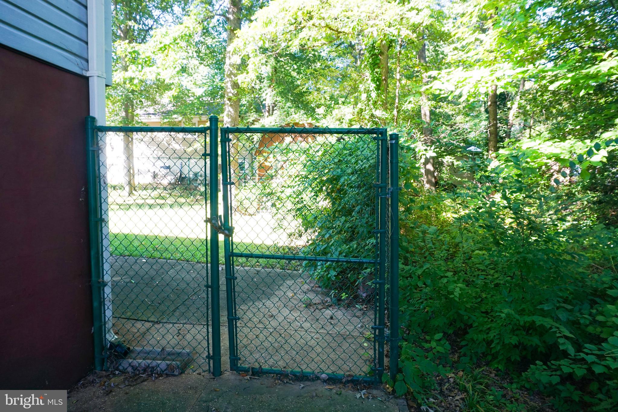 HOLLYWOOD ON THE HILL - Residential Lease