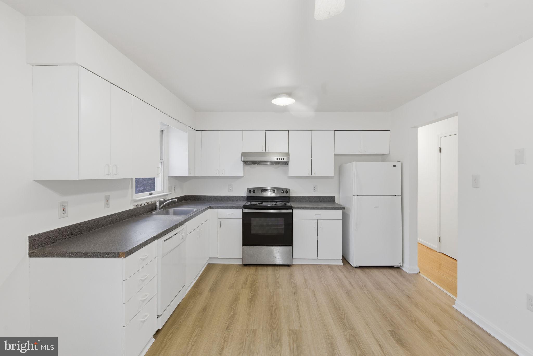 HOLLYWOOD ON THE HILL - Residential Lease