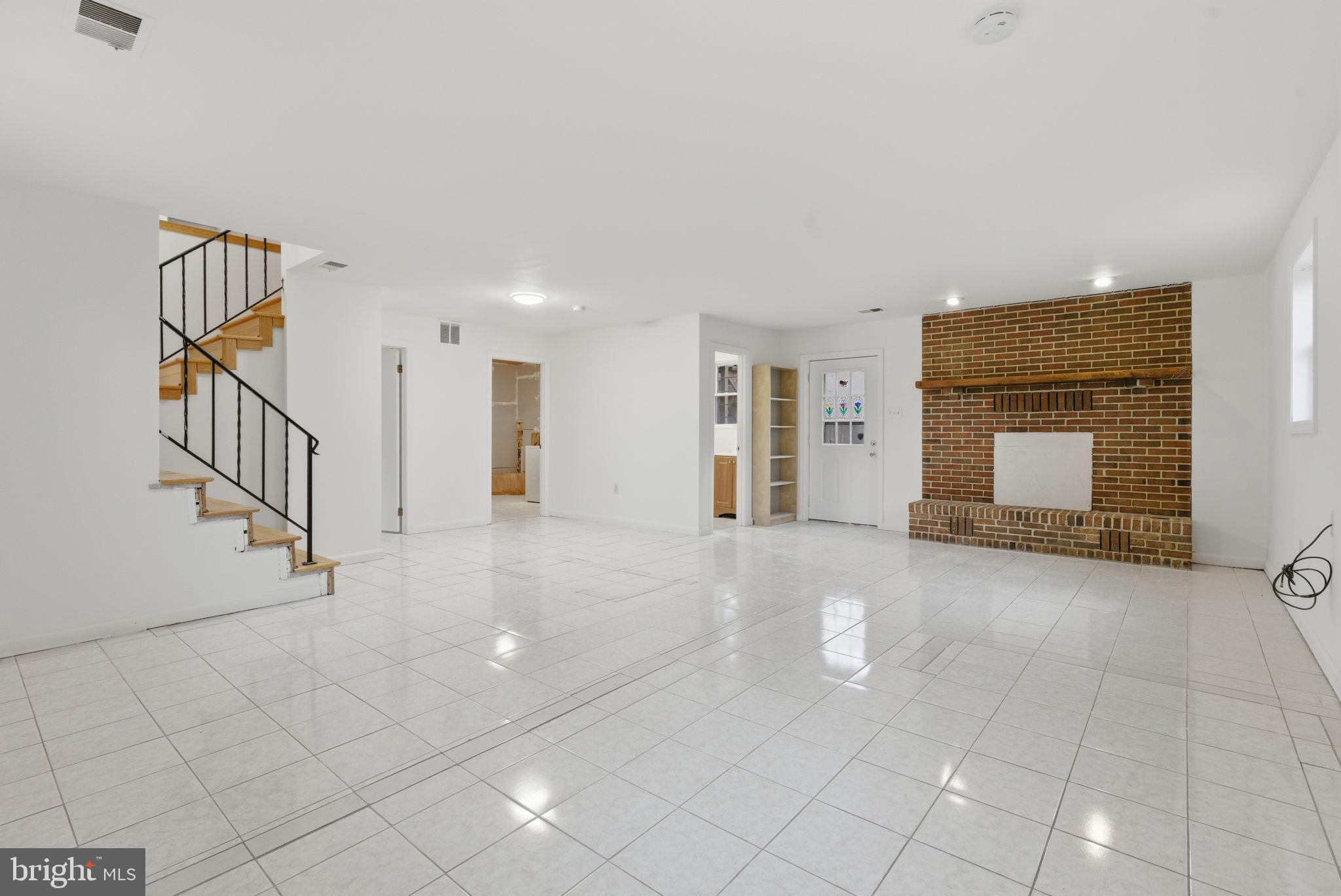 HOLLYWOOD ON THE HILL - Residential Lease