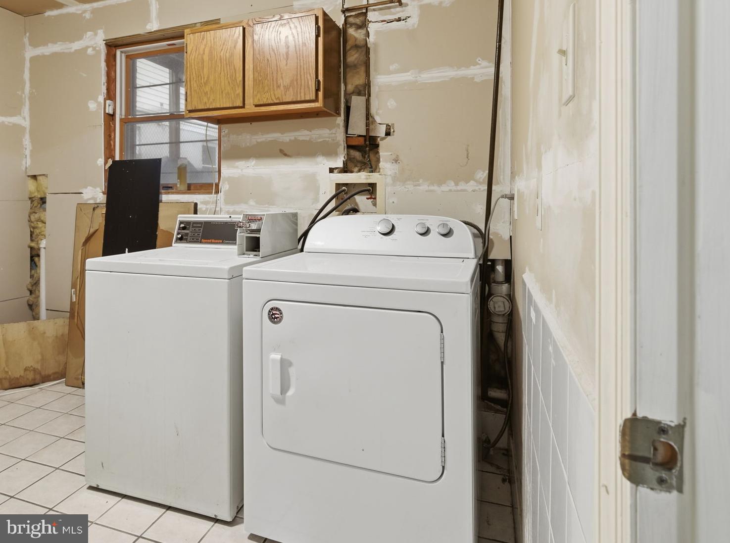 HOLLYWOOD ON THE HILL - Residential Lease