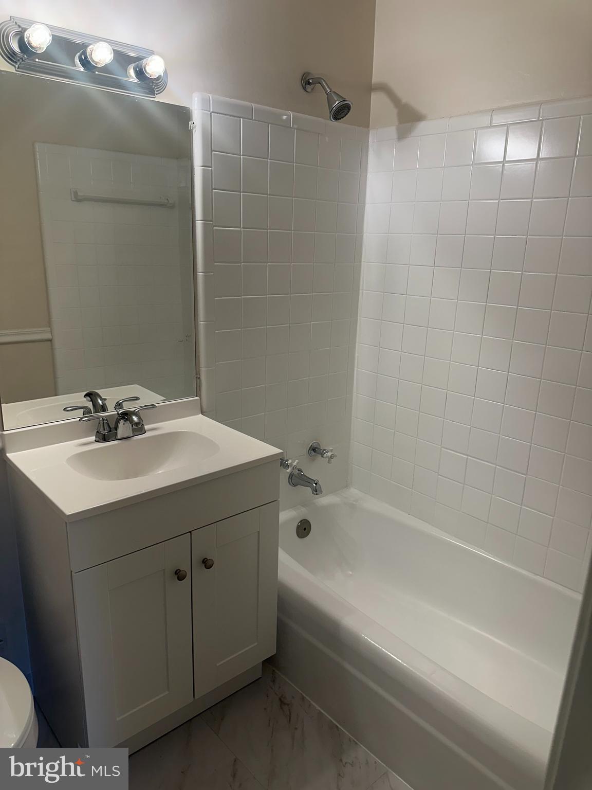 GREENWICH HILL - Residential Lease