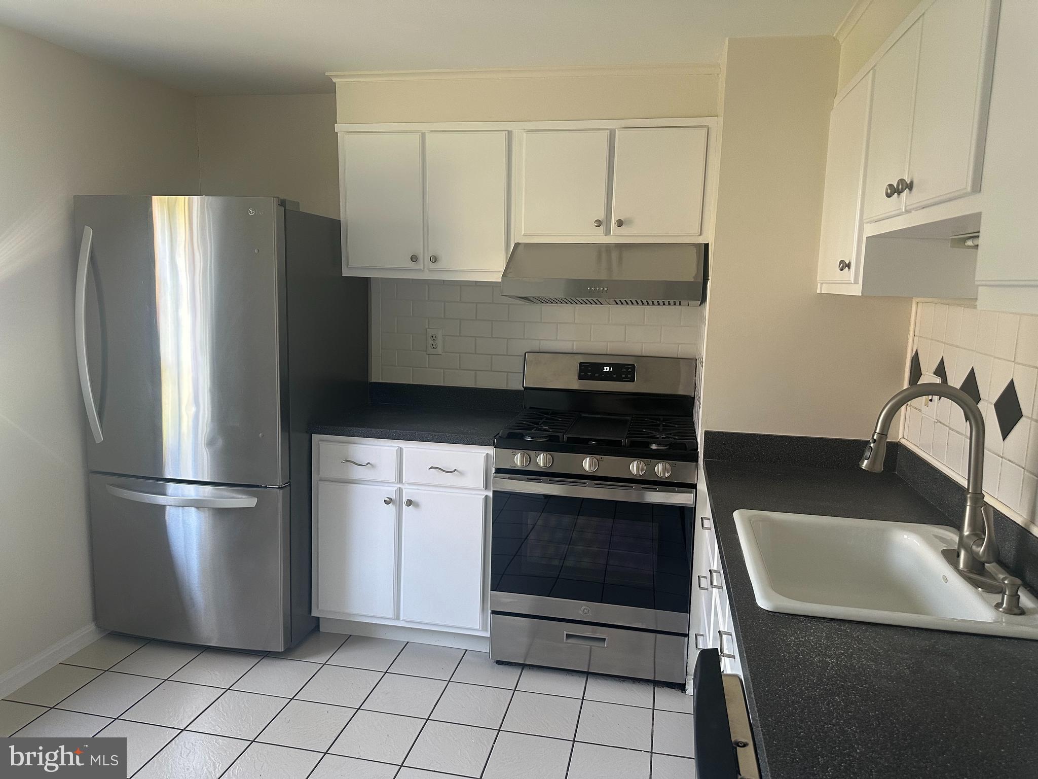 GREENWICH HILL - Residential Lease