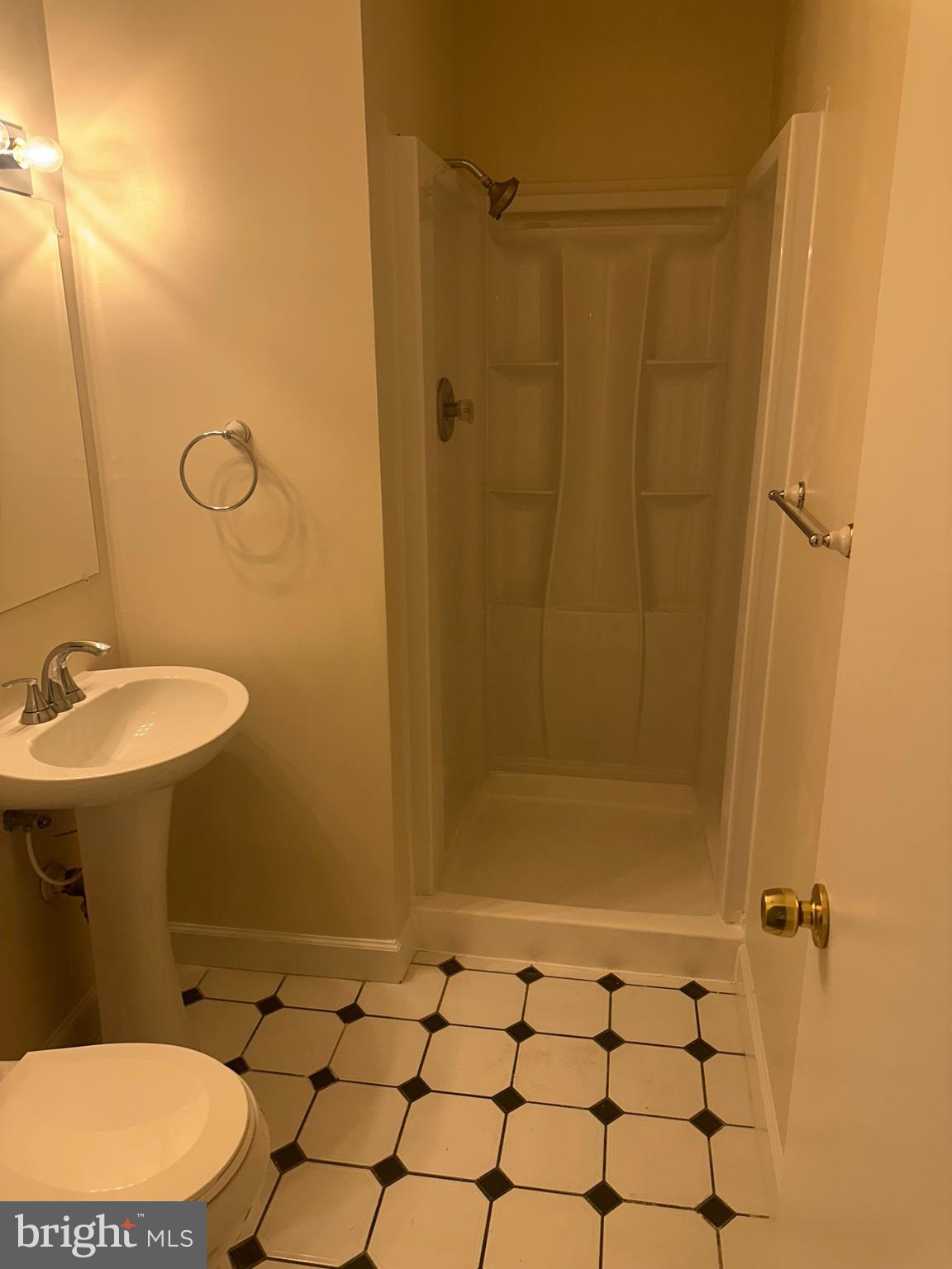 GREENWICH HILL - Residential Lease