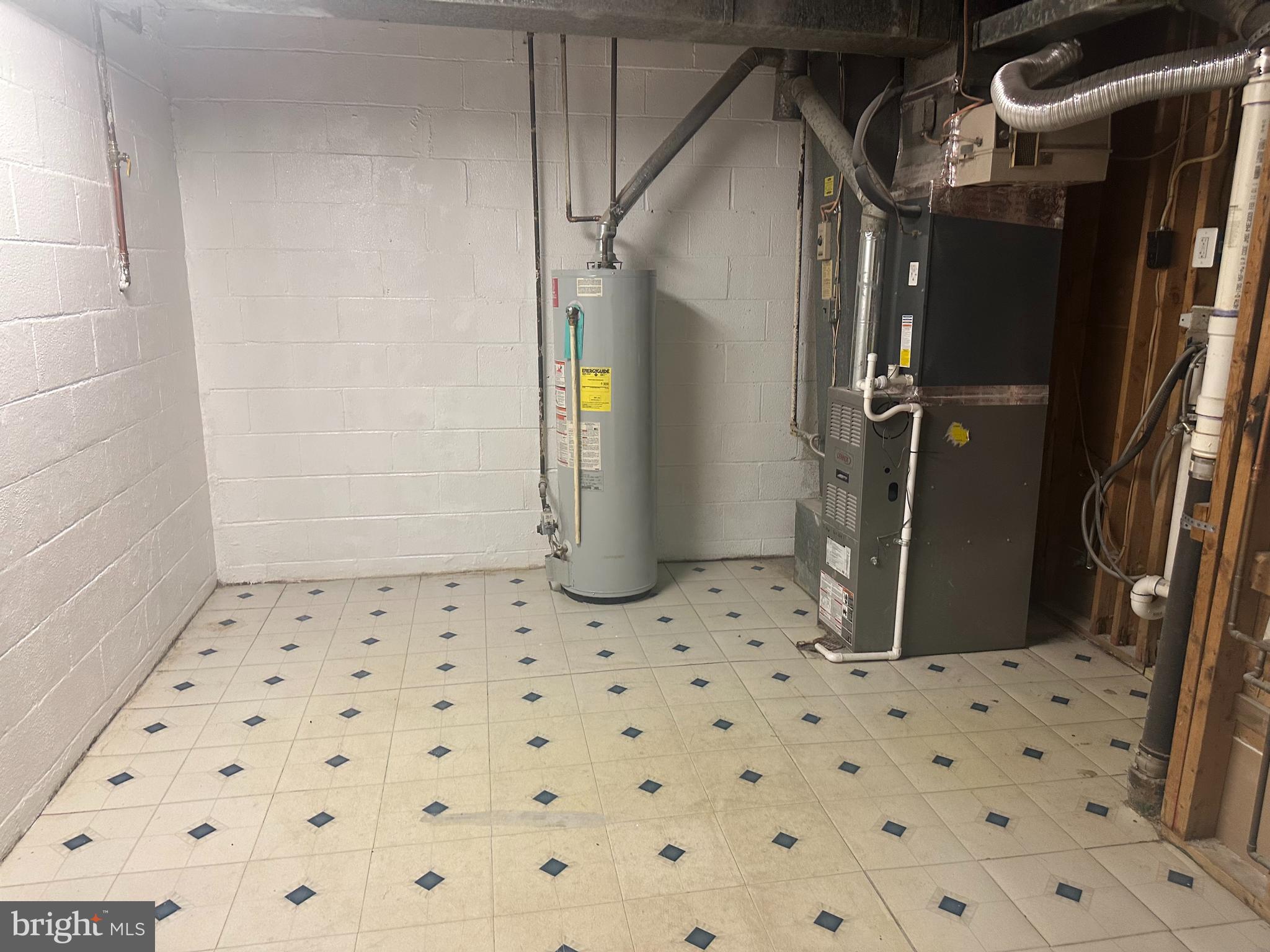 GREENWICH HILL - Residential Lease