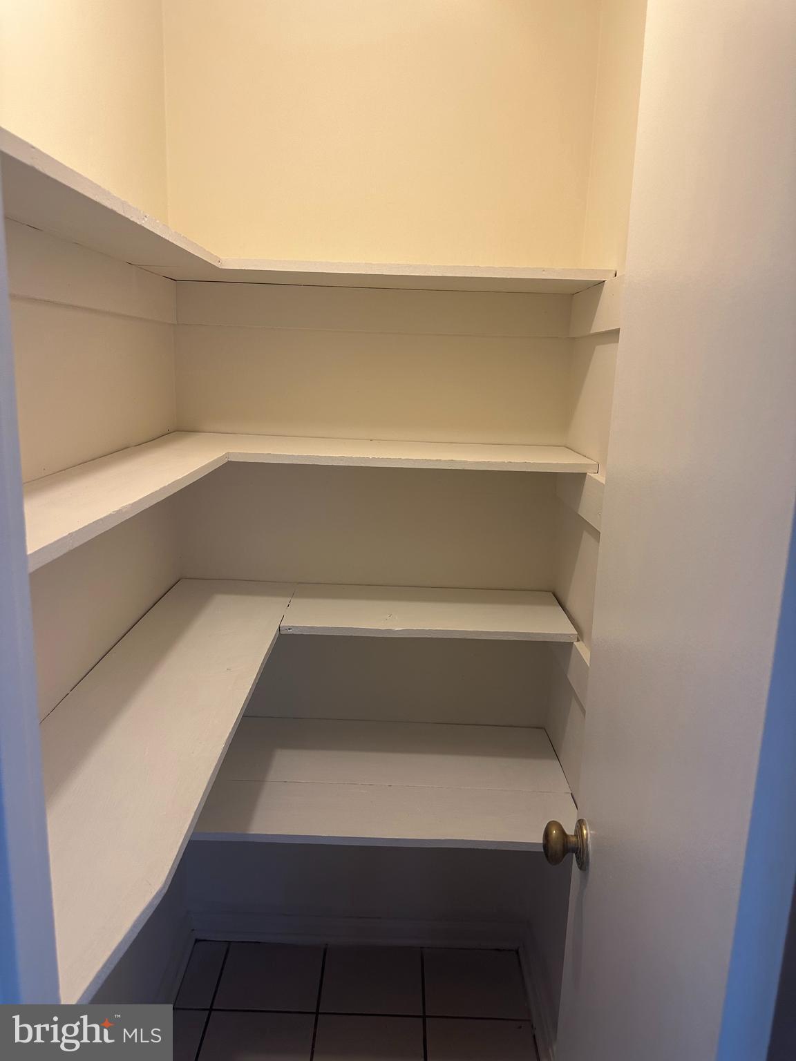 GREENWICH HILL - Residential Lease