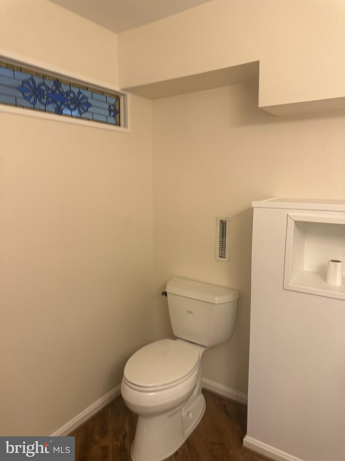 GREENWICH HILL - Residential Lease