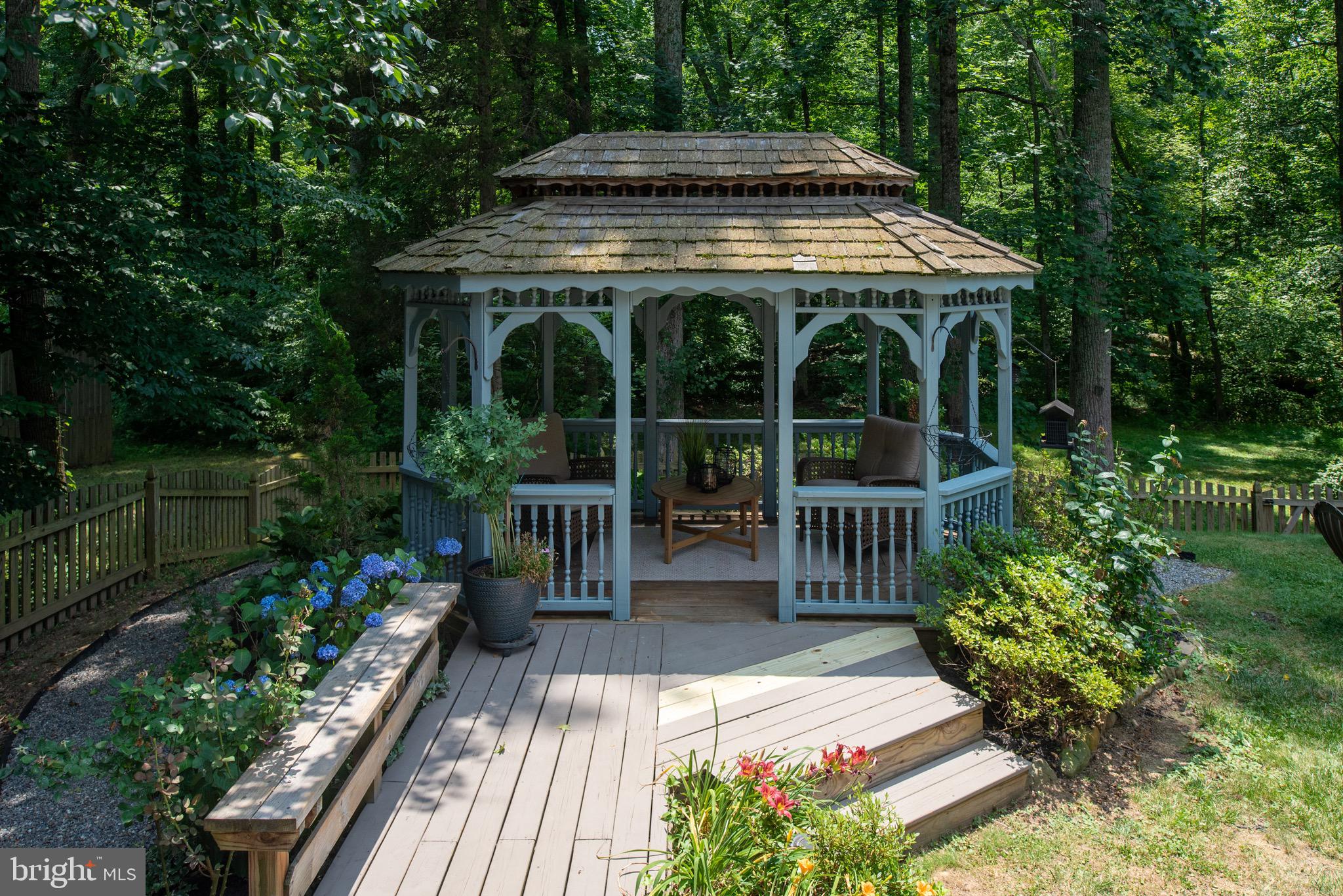 BREEZEWOOD - Residential