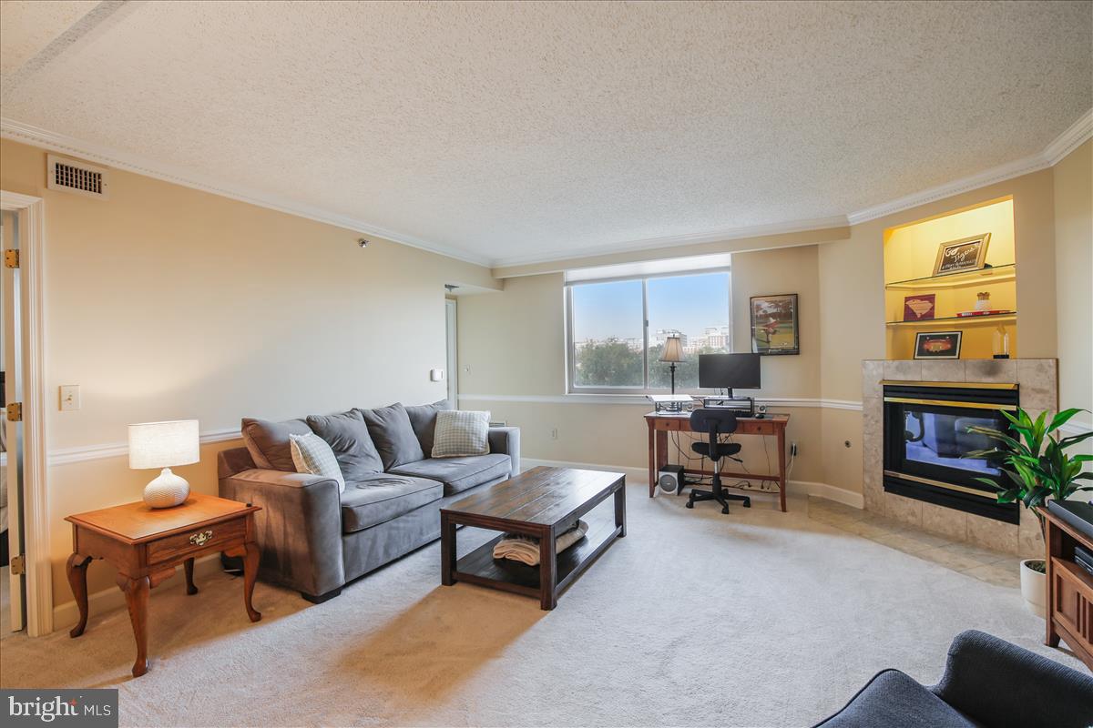 THE WILLIAMSBURG - Residential