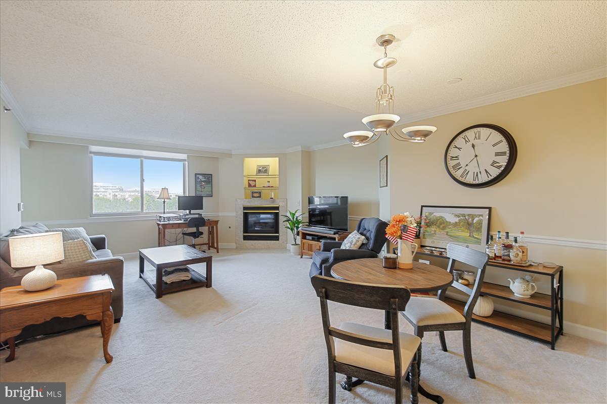 THE WILLIAMSBURG - Residential