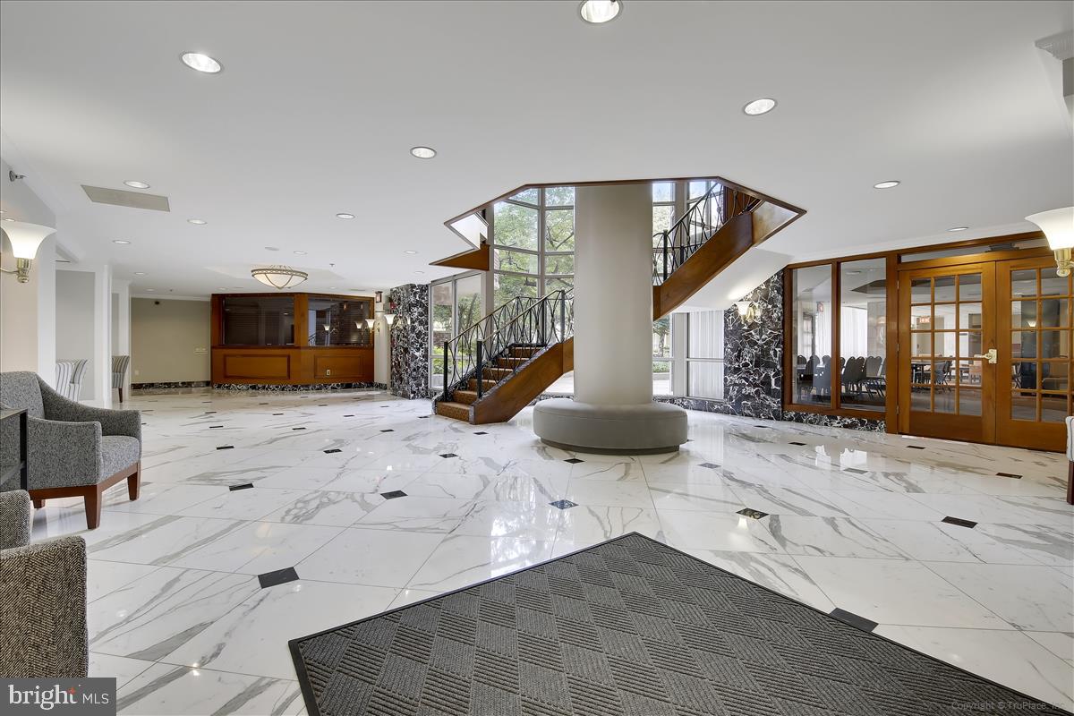 THE WILLIAMSBURG - Residential