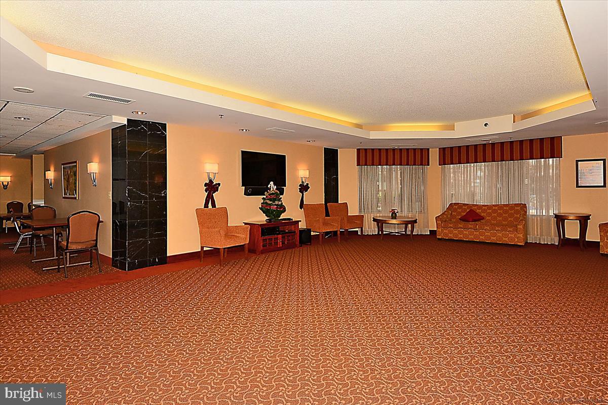 THE WILLIAMSBURG - Residential