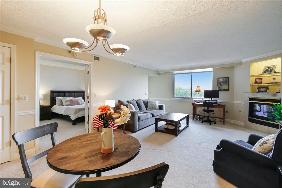 THE WILLIAMSBURG - Residential