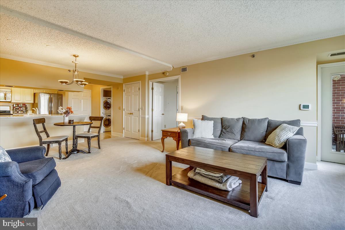 THE WILLIAMSBURG - Residential