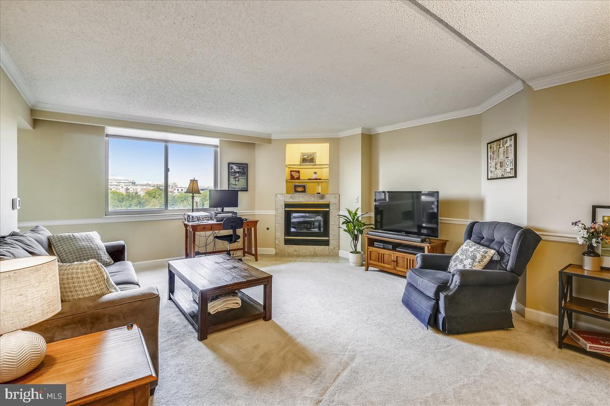 THE WILLIAMSBURG - Residential