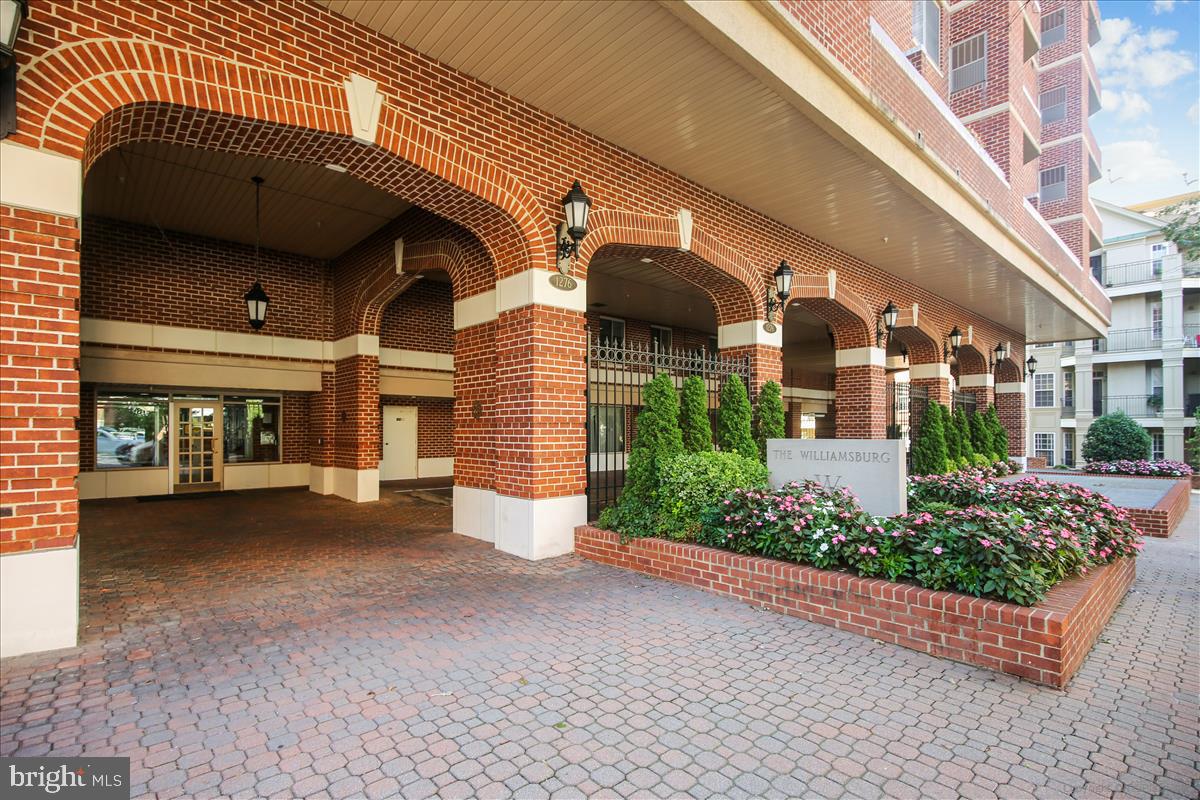 THE WILLIAMSBURG - Residential