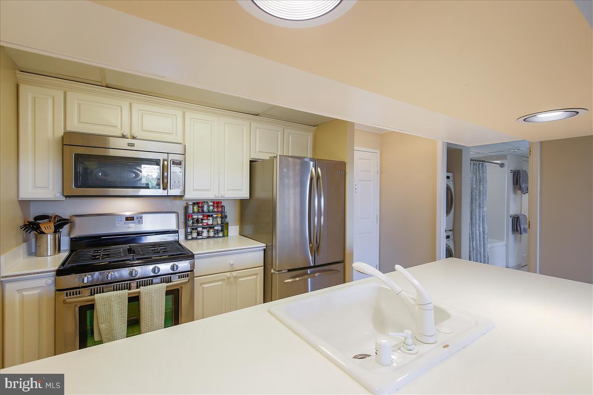 THE WILLIAMSBURG - Residential