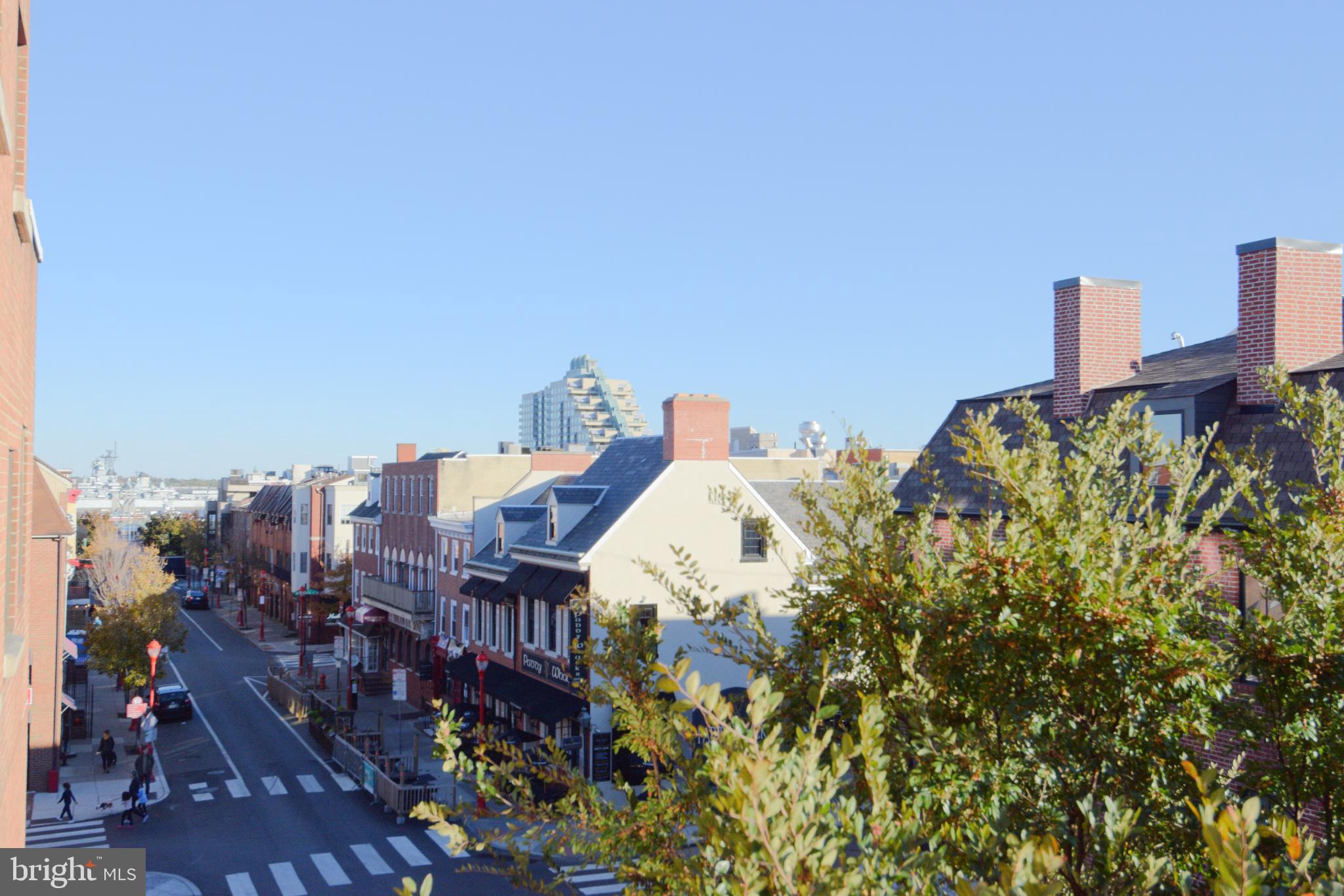 QUEEN VILLAGE - Residential