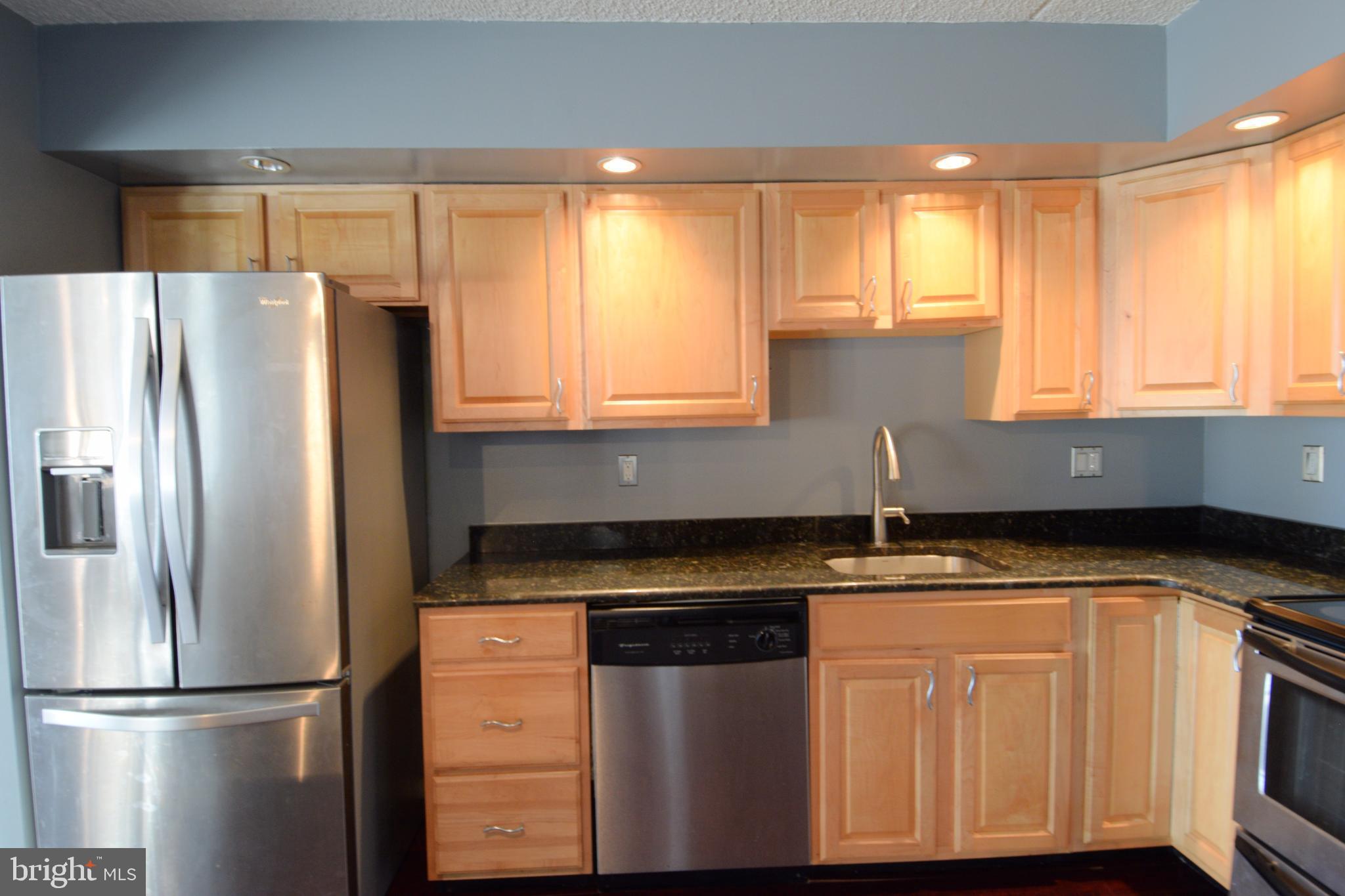 QUEEN VILLAGE - Residential